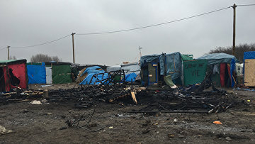 Глава МВД Франции распорядился снести часть лагеря мигрантов в Кале