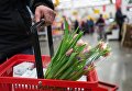 Продажа цветов в гипермаркете торговой сети Ашан в преддверии праздника 8 марта в Омске Продажа цветов в гипермаркете торговой сети Ашан в преддверии праздника 8 марта в Омске