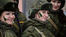 Конкурс для женщин-военнослужащих Макияж под камуфляж. Архивное фото Конкурс для женщин-военнослужащих Макияж под камуфляж. Архивное фото