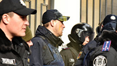Сотрудники милиции, охраняющие Генеральное консульство Российской Федерации. Архивное фото Сотрудники милиции, охраняющие Генеральное консульство Российской Федерации. Архивное фото
