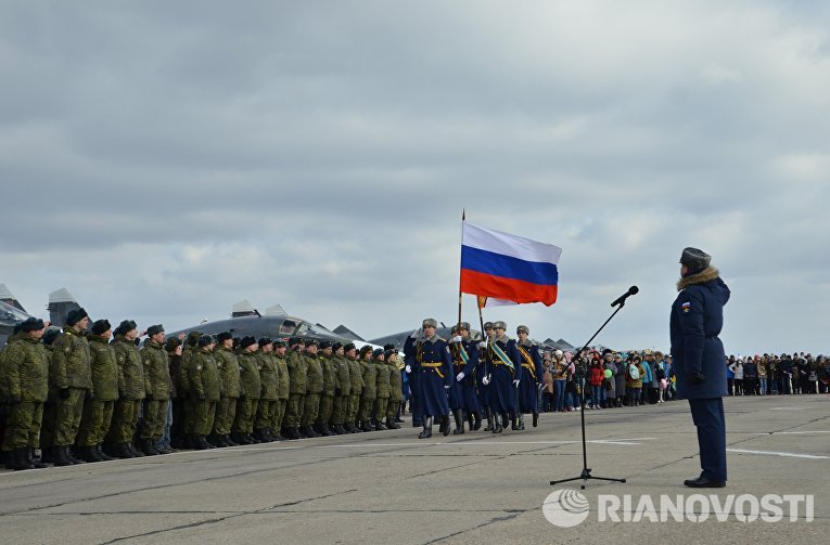 Первая группа бомбардировщиков Су-34 из Сирии приземлилась под Воронежем Первая группа бомбардировщиков Су-34 из Сирии приземлилась под Воронежем