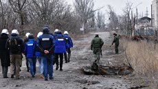 Сотрудники ОБСЕв зоне украинского конфликта. Архивное фото Сотрудники ОБСЕв зоне украинского конфликта. Архивное фото