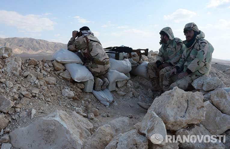 Бойцы отряда ополчения Соколы пустыни на переднем крае в 10 км от Пальмиры Бойцы отряда ополчения Соколы пустыни на переднем крае в 10 км от Пальмиры