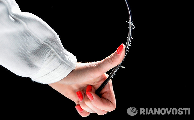 Инна Дериглазова (Россия) во время полуфинального поединка с Арианной Эрриго (Италия) на соревнованиях среди женщин по фехтованию на рапирах на чемпионате мира в Москве Инна Дериглазова (Россия) во время полуфинального поединка с Арианной Эрриго (Италия) на соревнованиях среди женщин по фехтованию на рапирах на чемпионате мира в Москве