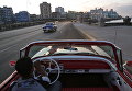 Классический кабриолет Mercury Monterey 1957 года выпуска на набережной Малекон в Гаване, Куба Классический кабриолет Mercury Monterey 1957 года выпуска на набережной Малекон в Гаване, Куба