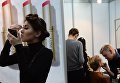 Модели готовятся к показу коллекции одежды дизайнера Ильи Шияна в рамках Недели моды в Москве Сделано в России Модели готовятся к показу коллекции одежды дизайнера Ильи Шияна в рамках Недели моды в Москве Сделано в России