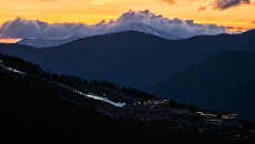 Горнолыжный курорт в Красной поляне. Архивное фото Горнолыжный курорт в Красной поляне. Архивное фото