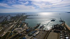 Таможенный пост Морской порт Кавказ в Керченском проливе. Архивное фото Таможенный пост Морской порт Кавказ в Керченском проливе. Архивное фото