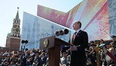 9 мая 2016. Президент России Владимир Путин выступает с речью на военном параде 9 мая 2016. Президент России Владимир Путин выступает с речью на военном параде