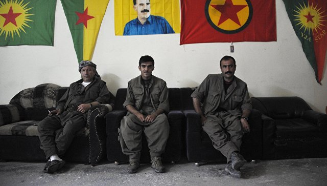 Правительственные сирийские войска при посредничестве РФ достигли соглашения о прекращении огня с курдскими силами в городе Эль-Хасаке, сообщает агентство Франс Пресс со ссылкой на источник в ВС Сирии.