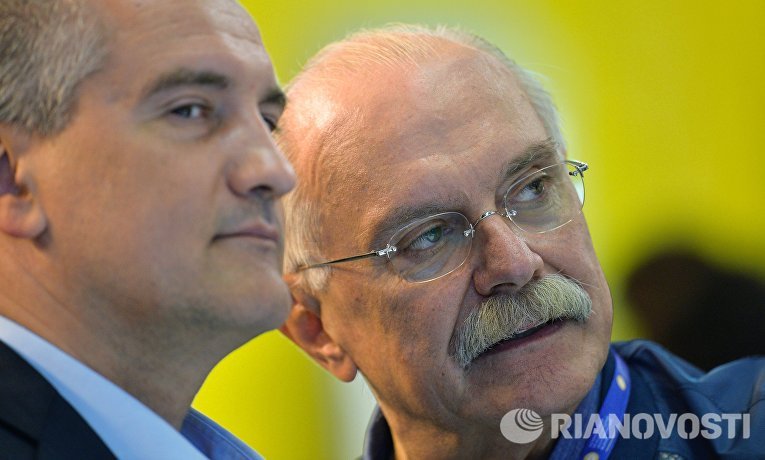 Сергей Аксенов и Никита Михалков на Петербургском международном экономическом форуме Сергей Аксенов и Никита Михалков на Петербургском международном экономическом форуме