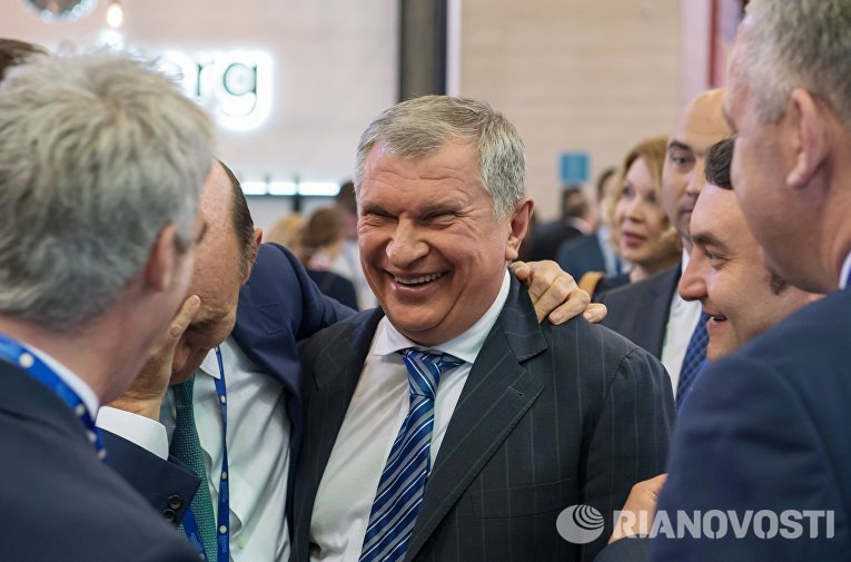 Игорь Сечин на выставке SPIEF Investment & Business Expo Игорь Сечин на выставке SPIEF Investment & Business Expo