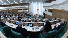 Сенаторы на заседании Совета Федерации РФ. Архивное фото Сенаторы на заседании Совета Федерации РФ. Архивное фото