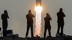 Фотографы во время старта ракеты-носителя Союз-ФГ. Архивное фото Фотографы во время старта ракеты-носителя Союз-ФГ. Архивное фото