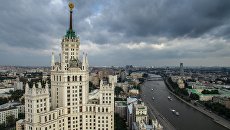 Жилой дом на Котельнической набережной в Москве. Архивное фото Жилой дом на Котельнической набережной в Москве. Архивное фото