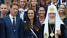 Патриарх Московский и всея Руси Кирилл и члены российской олимпийской сборной после напутственного молебна для российских олимпийцев в Успенском соборе Кремля. 27 июля 2016 Патриарх Московский и всея Руси Кирилл и члены российской олимпийской сборной после напутственного молебна для российских олимпийцев в Успенском соборе Кремля. 27 июля 2016