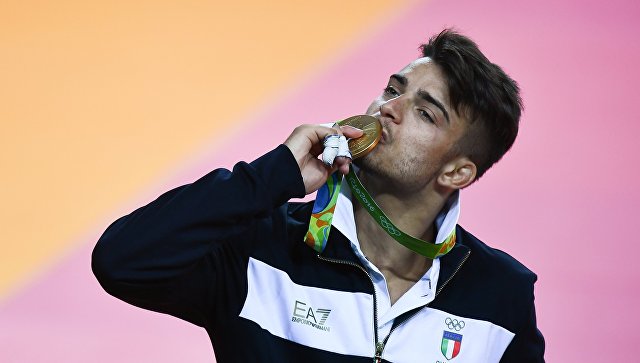Фабио Базиле (Италия), завоевавший золотую медаль в мужских соревнованиях по дзюдо в весовой категории до 66 кг