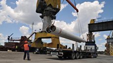 Разгрузка труб для морского газопровода Южный поток. Архивное фото Разгрузка труб для морского газопровода Южный поток. Архивное фото