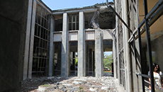 Турецкий парламент, пострадавший в ходе попытки переворота. Архивное фото Турецкий парламент, пострадавший в ходе попытки переворота. Архивное фото