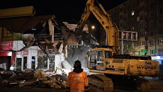 Снос незаконно построенного торгового павильона рядом со станцией метро Улица 1905 года в Москве Снос незаконно построенного торгового павильона рядом со станцией метро Улица 1905 года в Москве