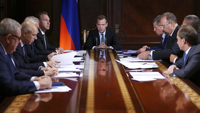 Медведев призвал повышать инвестиционную привлекательность сферы ЖКХ