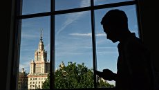 Вид на здание Московского государственного университета имени М.В. Ломоносова. Архивное фото Вид на здание Московского государственного университета имени М.В. Ломоносова. Архивное фото