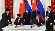 Президент РФ Владимир Путин и король Бахрейна Хамад бен Иса Аль Халифа на церемонии подписания соглашения о военном сотрудничестве. 6 сентября 2016 Президент РФ Владимир Путин и король Бахрейна Хамад бен Иса Аль Халифа на церемонии подписания соглашения о военном сотрудничестве. 6 сентября 2016