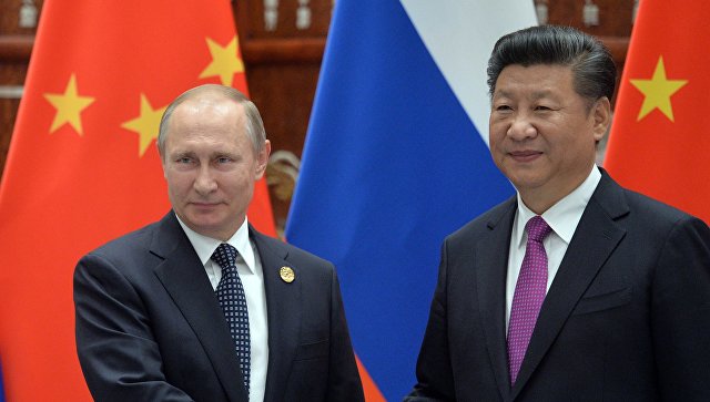 Путин и Си Цзиньпин проводят в Гоа беседу с глазу на глаз