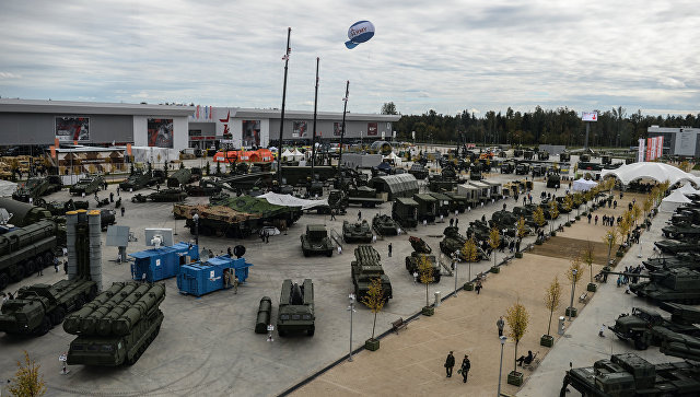 На форуме "Армия-2016" сто байкеров устроили заезд