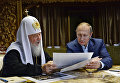 Патриарх Московский и Всея Руси Кирилл и президент России Владимир Путин во время беседы в библиотеке Свято-Пантелеймонова монастыря на Святой горе Афон Патриарх Московский и Всея Руси Кирилл и президент России Владимир Путин во время беседы в библиотеке Свято-Пантелеймонова монастыря на Святой горе Афон