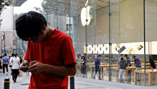 Покупатели в ожидании старта продаж iPhone 7 у магазина Apple в Токио, Япония. Сентябрь 2016 Покупатели в ожидании старта продаж iPhone 7 у магазина Apple в Токио, Япония. Сентябрь 2016