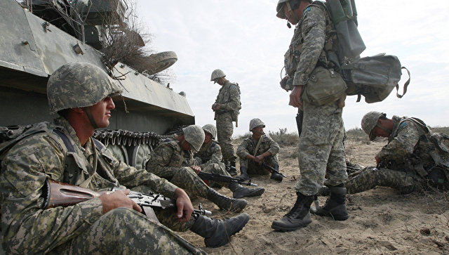 В вооруженных силах Казахстана проходят учения с переброской войск