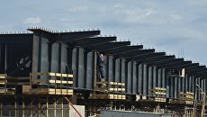 Рабочий на строительстве моста через Керченский пролив в Крыму. Архивное фото Рабочий на строительстве моста через Керченский пролив в Крыму. Архивное фото