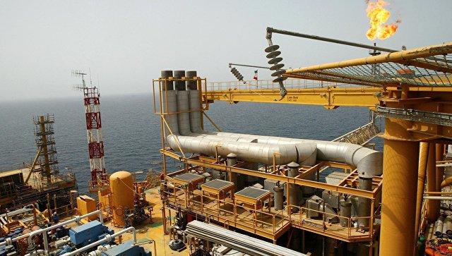 СМИ: Иран планирует обсудить закупки нефти и новые проекты с Total и Shell
