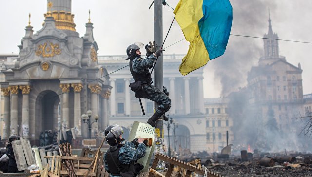 Сотрудники правоохранительных органов на площади Независимости в Киеве. Архивное фото
