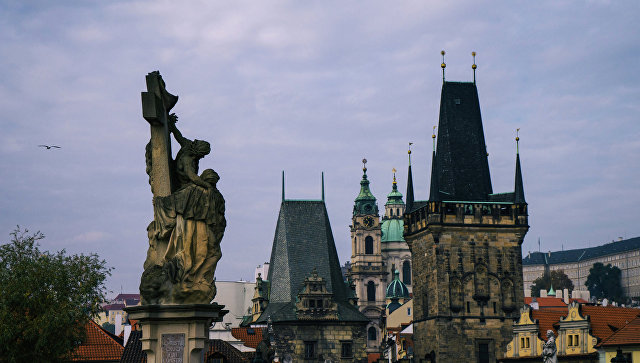 В Праге открывается международная конференция "Форум-2000"