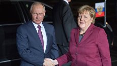 Президент РФ Владимир Путин и канцлер Германии Ангела Меркель. Архивное фото Президент РФ Владимир Путин и канцлер Германии Ангела Меркель. Архивное фото