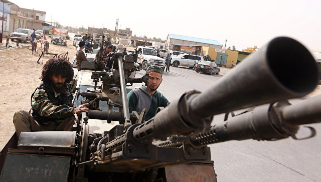 Боевики на пикапе, недалеко от Триполи, Ливия