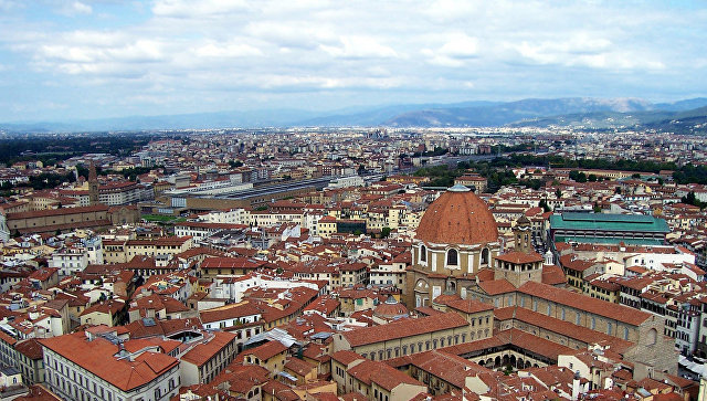 Вид на базилику Сан-Лоренцо (San Lorenzo) во Флоренции. Архивное фото