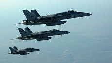 Американские самолеты F-18E. Архивное фото Американские самолеты F-18E. Архивное фото