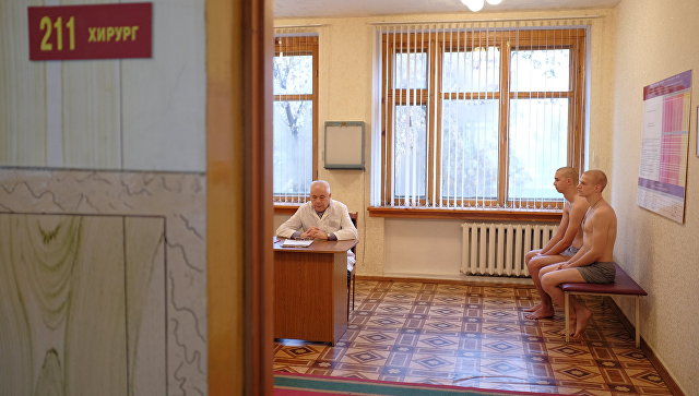 В Госдуме одобрили выделение доплаты медикам в призывных комиссиях