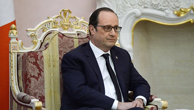 Свыше 150 французских депутатов требуют импичмента Олланда