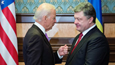 Вице-президент США Джо Байден и президент Украины Петр Порошенко. Архивное фото Вице-президент США Джо Байден и президент Украины Петр Порошенко. Архивное фото