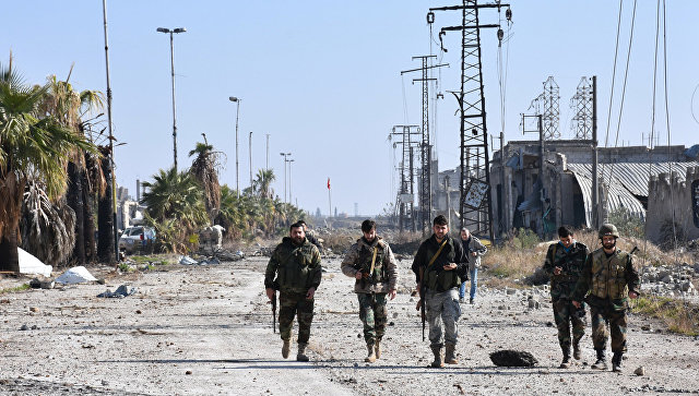 Военные сирийской армии в одном из восточных районов Алеппо. Архивное фото