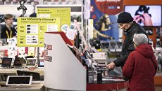 Торговый зал магазина М-видео. Архивное фото Торговый зал магазина М-видео. Архивное фото