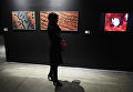 Посетитель на экспозиции мультимедийной выставки Космос. Love открывшейся в московском центре дизайна ARTPLAY Посетитель на экспозиции мультимедийной выставки Космос. Love открывшейся в московском центре дизайна ARTPLAY