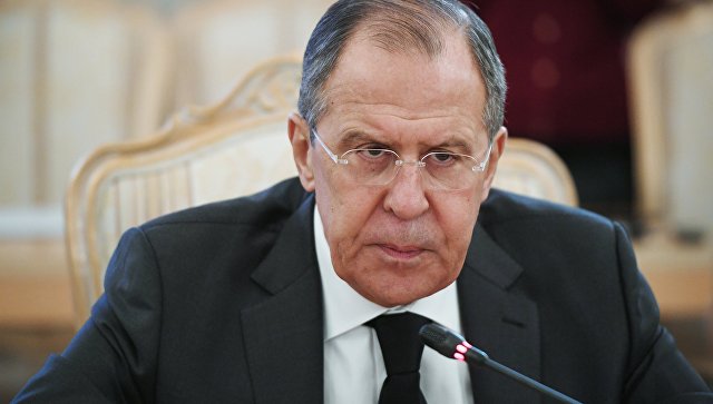 Лавров оставил запись в книге в посольстве Португалии после кончины Соареша