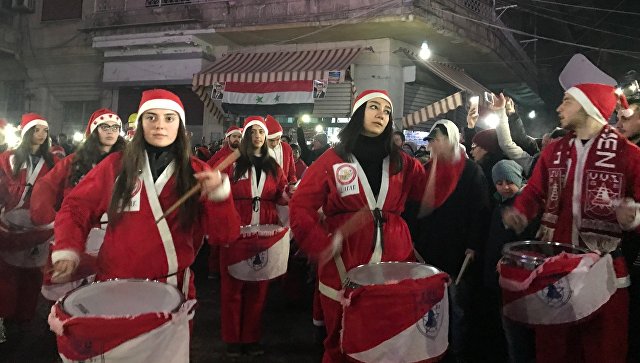 На улицах Алеппо проходит массовое празднование победы