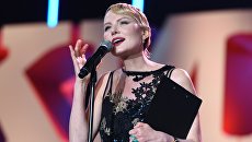 Актриса и режиссер Рената Литвинова на церемонии открытия 27-го Российского кинофестиваля Кинотавр в Сочи Актриса и режиссер Рената Литвинова на церемонии открытия 27-го Российского кинофестиваля Кинотавр в Сочи