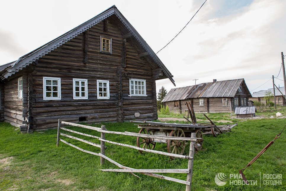 Жилые деревянные дома в деревне Кинерма в Карелии Жилые деревянные дома в деревне Кинерма в Карелии